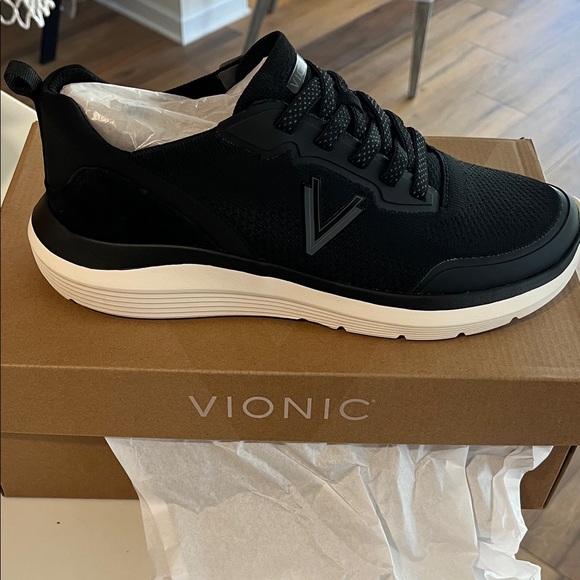 Vionic Other - Vionic Hayward Sneakers